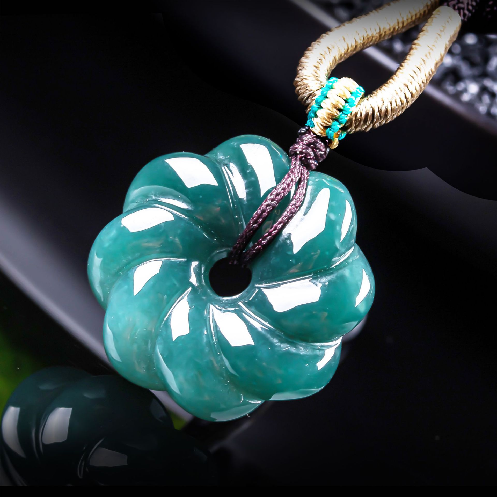 Women Accessories To Gift - Doğal Birman Yeşim Taşı Çiçek Kolye
